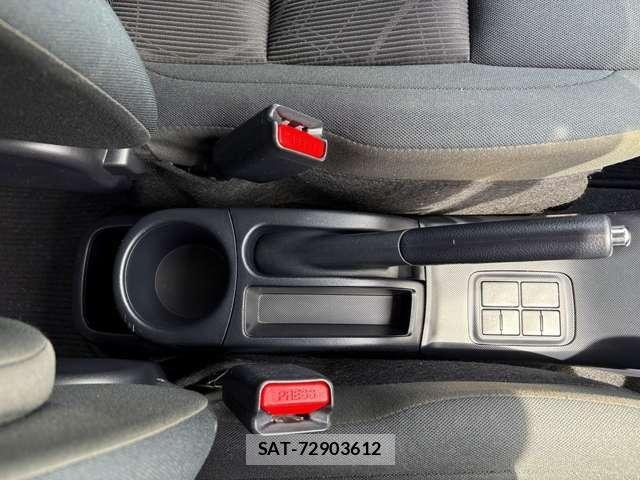 Toyota AQUA 2018-01 8334804-14