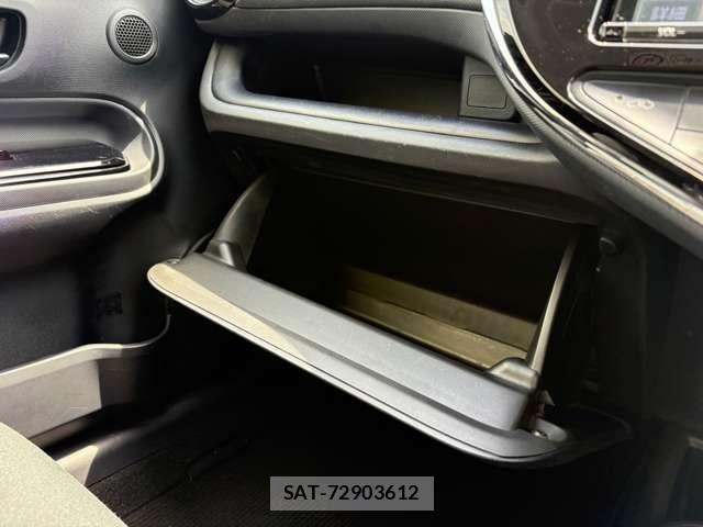 Toyota AQUA 2018-01 8334804-19