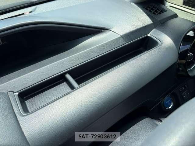 Toyota AQUA 2018-01 8334804-22