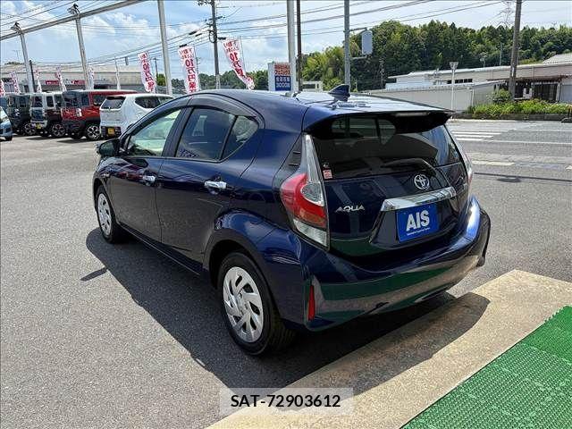 Toyota AQUA 2018-01 8334804-2