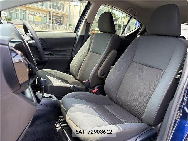 Toyota AQUA 2018-01 8334804-5