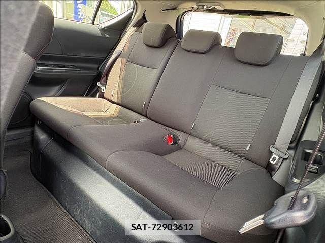Toyota AQUA 2018-01 8334804-6