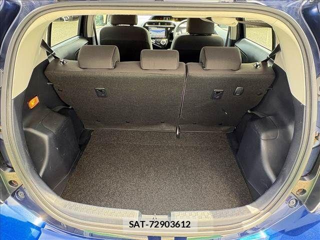Toyota AQUA 2018-01 8334804-7