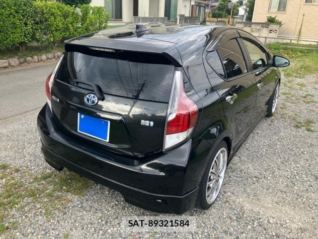 Toyota AQUA 2015-04 8334844-0
