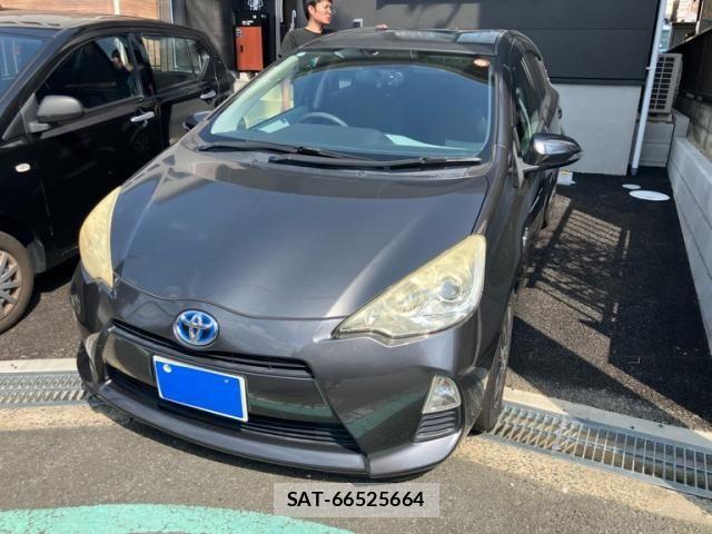 Toyota AQUA 2012-09 8334842-0