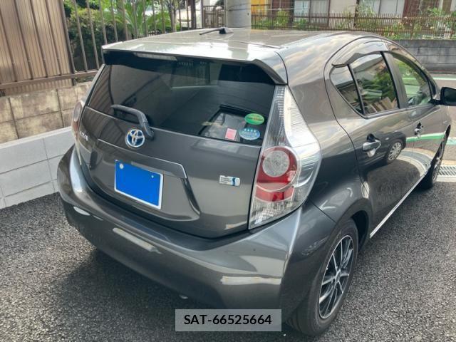Toyota AQUA 2012-09 8334842-11