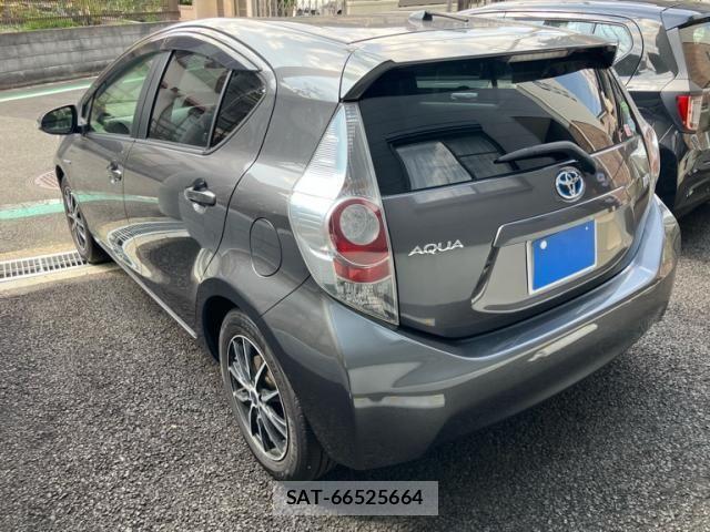 Toyota AQUA 2012-09 8334842-12
