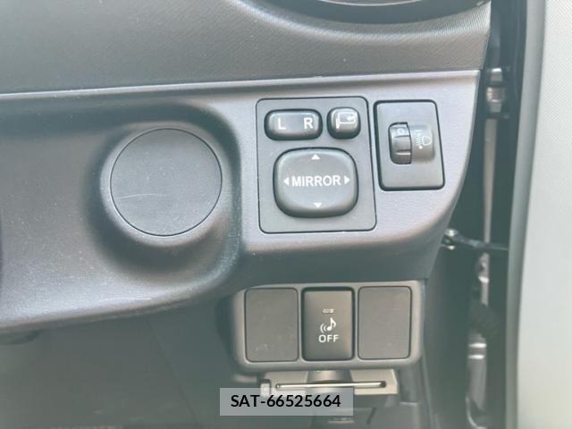Toyota AQUA 2012-09 8334842-15