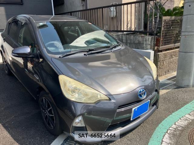 Toyota AQUA 2012-09 8334842-1