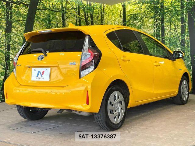 Toyota AQUA 2019-10 8334800-16