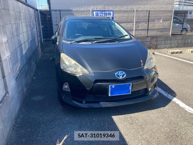 Toyota AQUA 2013-03 8334841-0