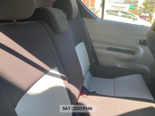 Toyota AQUA 2013-03 8334841-10