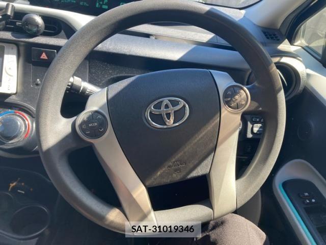 Toyota AQUA 2013-03 8334841-14