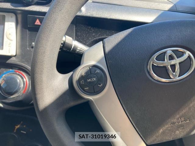 Toyota AQUA 2013-03 8334841-15