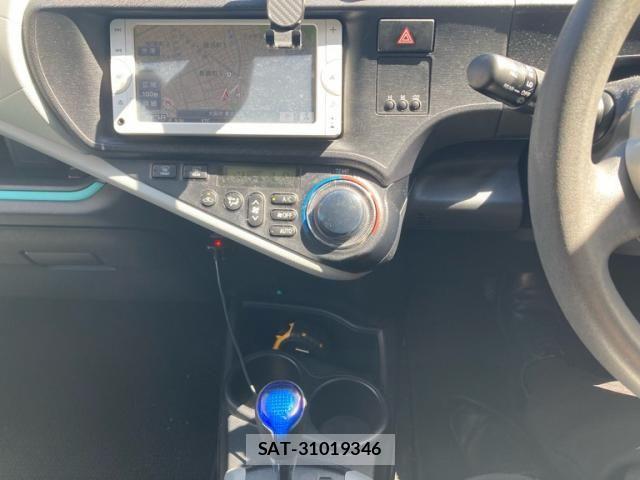 Toyota AQUA 2013-03 8334841-19