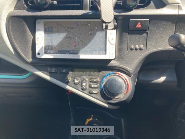 Toyota AQUA 2013-03 8334841-21