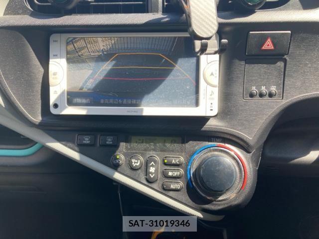 Toyota AQUA 2013-03 8334841-22