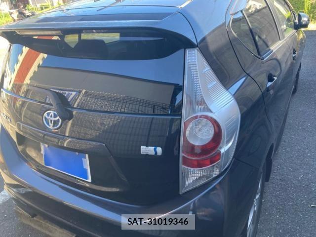 Toyota AQUA 2013-03 8334841-3