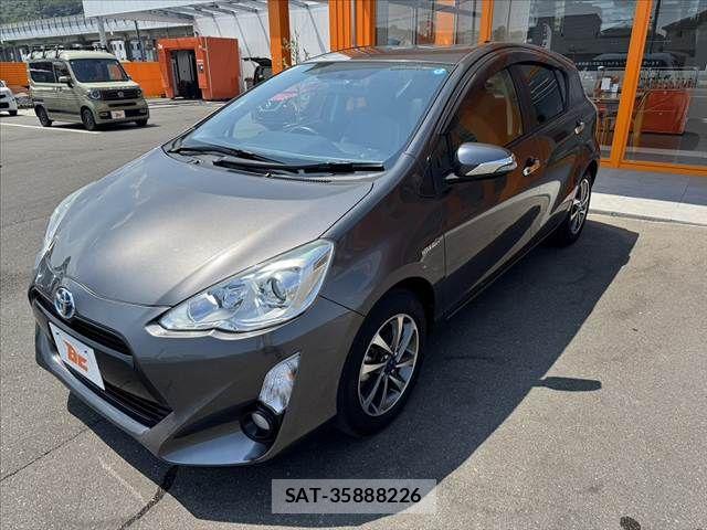 Toyota AQUA 2015-01 8334828-9