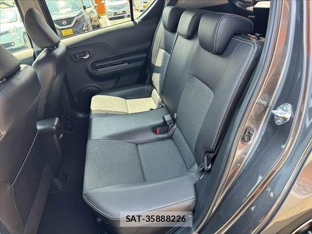 Toyota AQUA 2015-01 8334828-17