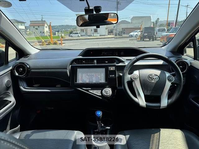 Toyota AQUA 2015-01 8334828-1