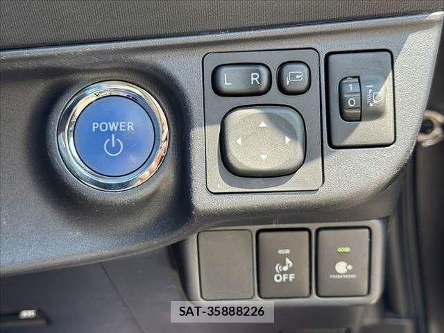 Toyota AQUA 2015-01 8334828-21