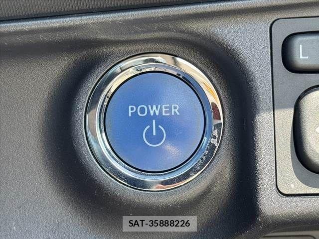 Toyota AQUA 2015-01 8334828-22