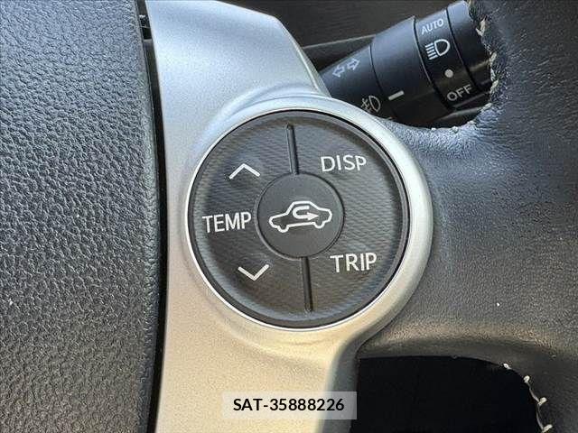 Toyota AQUA 2015-01 8334828-26