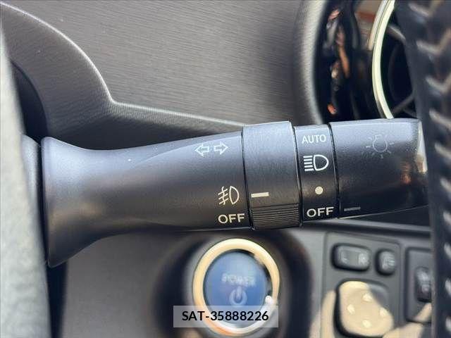 Toyota AQUA 2015-01 8334828-28