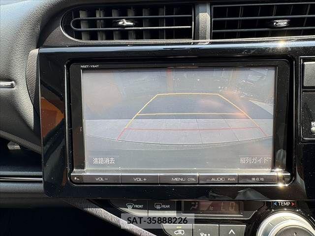 Toyota AQUA 2015-01 8334828-3