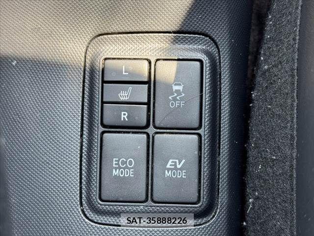 Toyota AQUA 2015-01 8334828-4