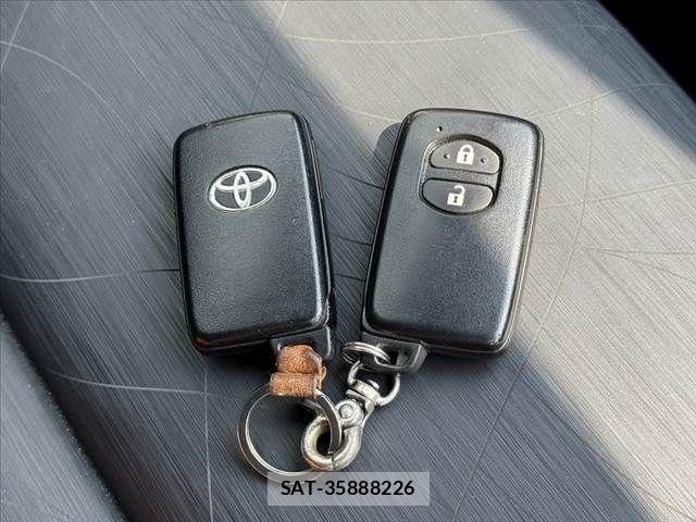 Toyota AQUA 2015-01 8334828-5