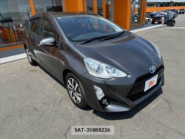 Toyota AQUA 2015-01 8334828-7