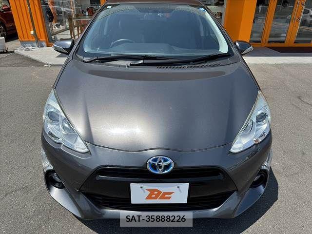 Toyota AQUA 2015-01 8334828-8