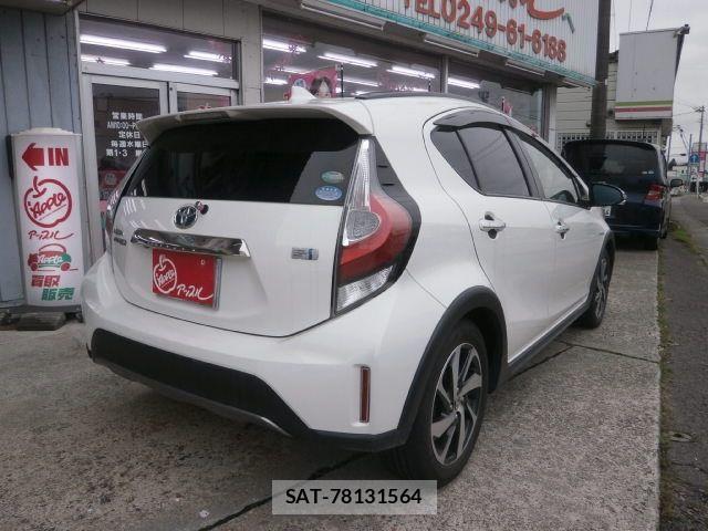 Toyota AQUA 2017-09 8334821-2