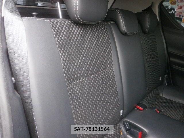 Toyota AQUA 2017-09 8334821-4