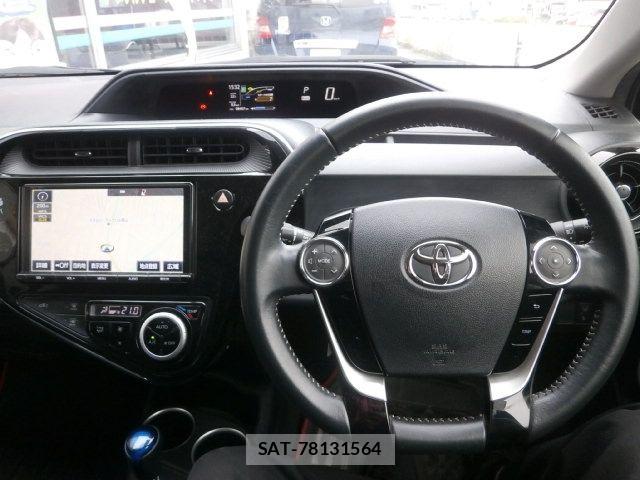 Toyota AQUA 2017-09 8334821-5