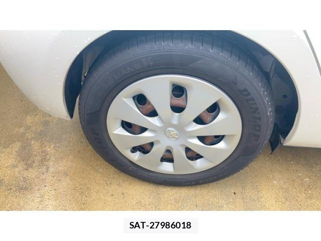 Toyota AQUA 2012-06 8334848-9