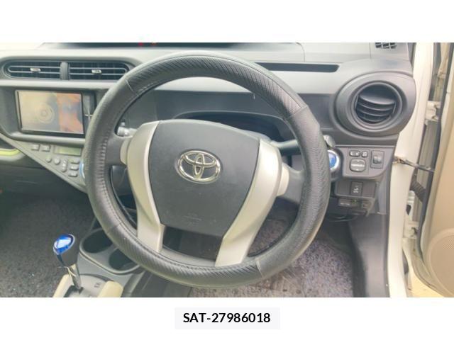 Toyota AQUA 2012-06 8334848-13