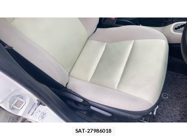 Toyota AQUA 2012-06 8334848-16