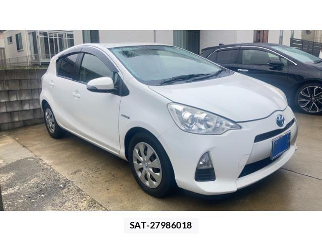 Toyota AQUA 2012-06 8334848-1
