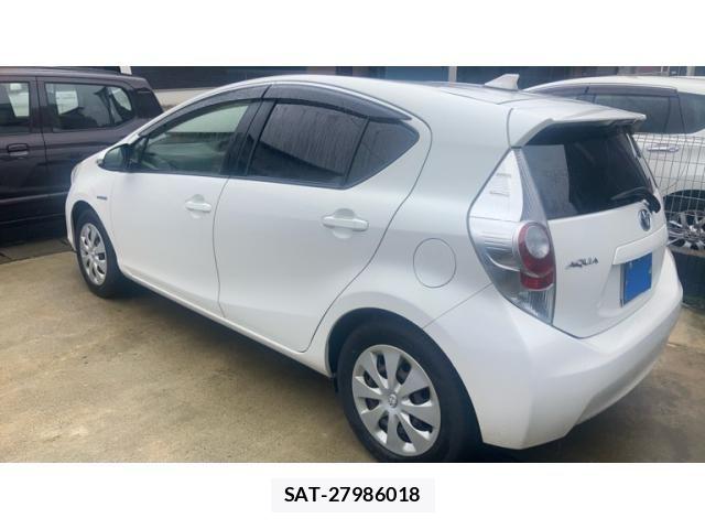 Toyota AQUA 2012-06 8334848-6