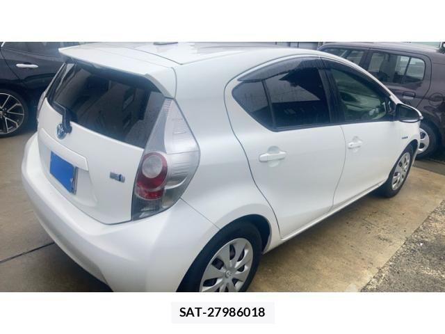 Toyota AQUA 2012-06 8334848-7