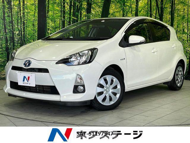 Toyota AQUA 2013-12 8334824-0