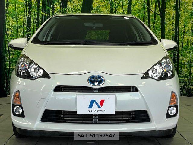 Toyota AQUA 2013-12 8334824-13