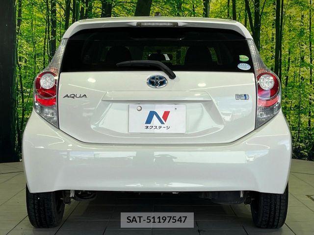 Toyota AQUA 2013-12 8334824-14