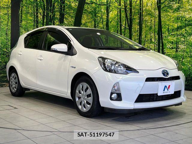 Toyota AQUA 2013-12 8334824-15