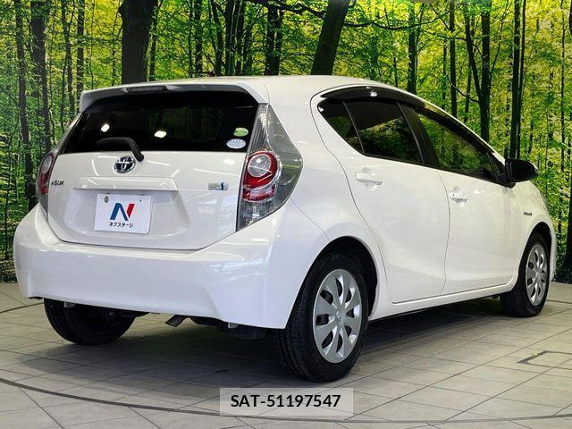 Toyota AQUA 2013-12 8334824-16