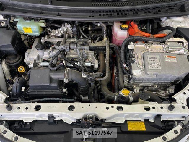 Toyota AQUA 2013-12 8334824-17