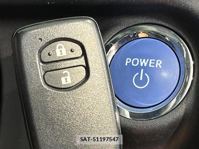 Toyota AQUA 2013-12 8334824-5